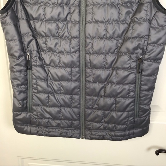 Patagonia Nano Puff Vest in Grey Size Small. - Picture 4 of 9